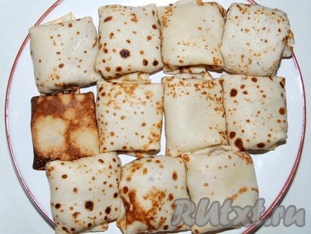 И так наполнить начинкой все блинчики по очереди. Готовые блинчики с мясом выложить на блюдо. Если блинчики готовятся для заморозки,то на этом этапе сложить блинчики в контейнеры для заморозки и отправить в морозилку.