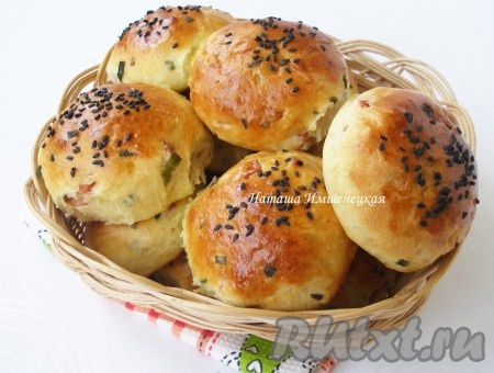 Булочки с зелёным луком и ветчиной 