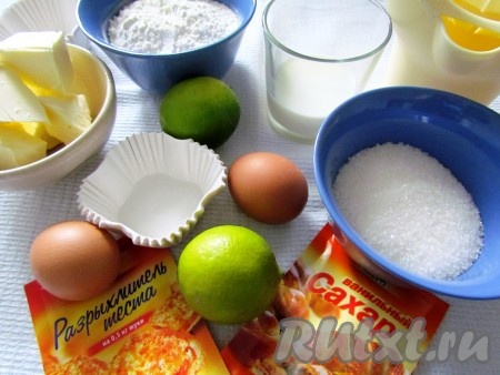 Подготовьте необходимые продукты. Сливочное масло, молоко и яйца должны быть комнатной температуры.