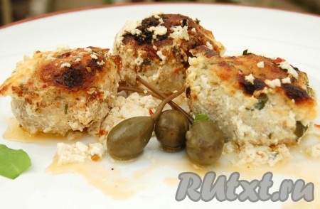 Можно раскладывать вкусные, аппетиные рыбные тефтели по тарелкам и подавать на стол.