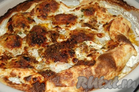 Затем вынуть из духовки форму с румяными рыбными тефтелями.