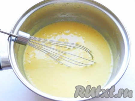 Перемешать яично-молочную смесь и остудить.