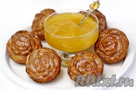 Из указанного количества ингредиентов получилось 15 достаточно больших пряников. Хранить их лучше всего в закрытой емкости или пакете.
