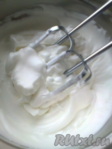 Можно использовать и&nbsp; обычные белки (несостаренные), я пробовала оба варианта, из состаренных мне понравилось больше. Вот что получится из обычных белков:
