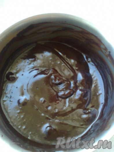 Приготовим начинку номер 2 (Шоколадная начинка).&nbsp; Все ингредиенты для приготовления шоколадной начинки перемешать и довести до кипения, проварить до тех пор, пока шоколад не растопится. Остудить и поставить в холодильник для загустения.
