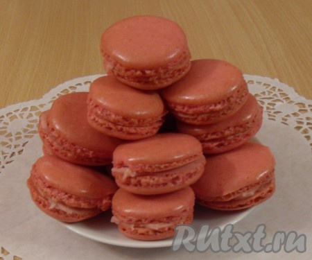 Вот как выглядят клубничные macaroons.