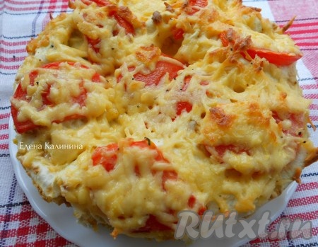 Отправляем заливной пирог из лаваша в разогретую до 200 градусов духовку на 20-25 минут.
Вот такой красавец-пирог получается!
