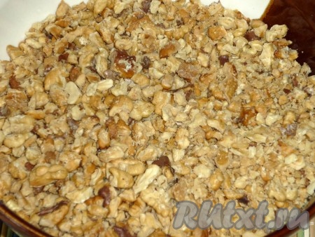 Затем прокатать&nbsp; скалкой.
