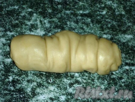 Снять с палочки и заправить внутрь кончики.
