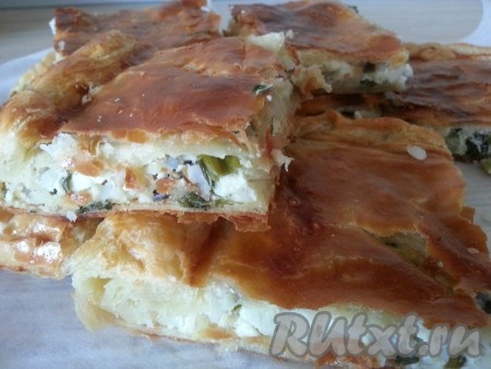 Пирог с яйцами, луком и рисом