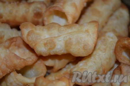 Правильно приготовленные канноли должны быть хрустящими и иметь вот такие маленькие пупырышки:
