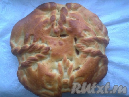 Наш вкусный, мягкий пирог с вишней готов!