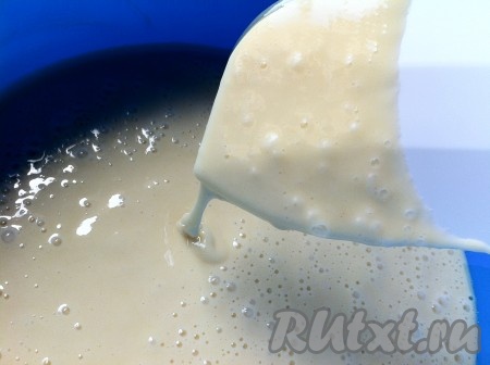 Тесто получается жидким.