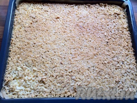 Готовый пирог вынуть из духовки, остудить.