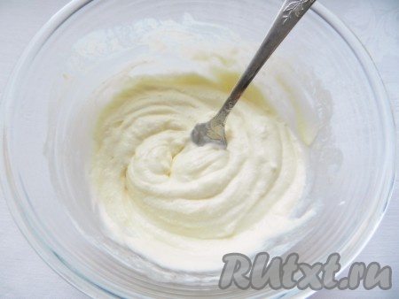 Должна получиться однородная густая масса.