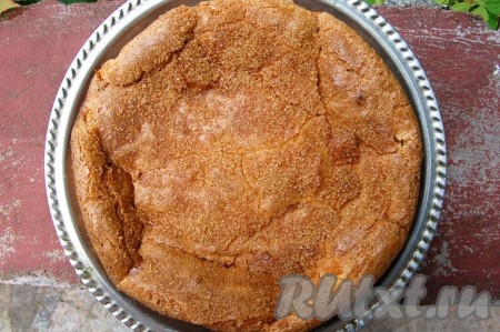 Пирог немного осядет по мере остывания, но на вкусе и качестве это никак не отразится.
