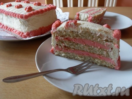 и украшаем торт "Малина со сливками" по своему усмотрению.