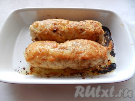 Духовку разогреть до 200 градусов и запекать рулеты в течение 25-30 минут.