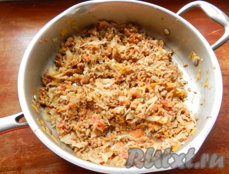 Готовую начинку остудить.