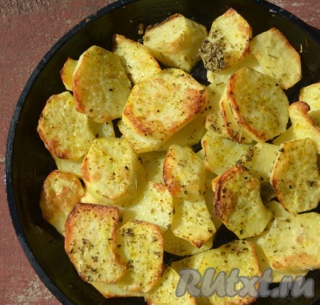 Аппетитнейший гарнир из картофеля к нашей вкуснейшей говядине со сливками готов.
