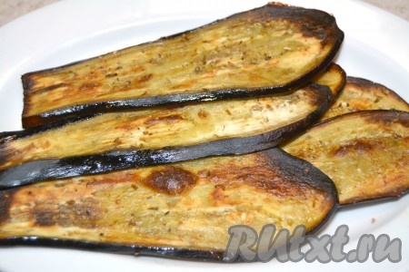 Баклажаны, запечённые с оливковым маслом и прованскими травами в духовке 