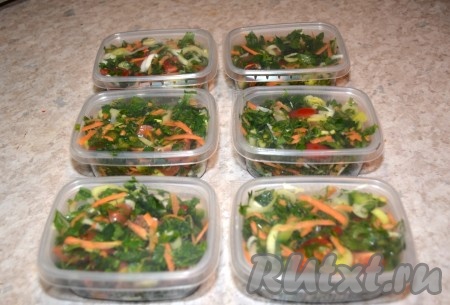 Закрыть крышками и убрать в морозилку.