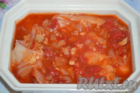 И залить оставшимся соусом.