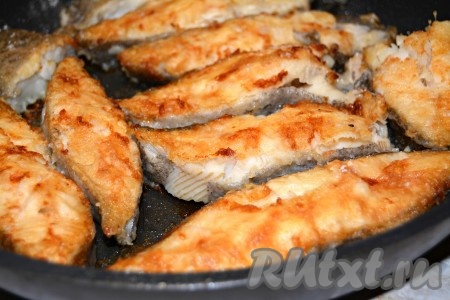 Обжаривать с двух сторон по 5-7 минут, до нужной вам румяности.