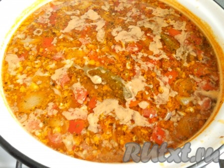 Сразу выключить газ. Дать супу-харчо настояться 15 минут.