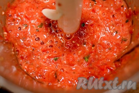 Пробить в блендере до состояния кашицы.