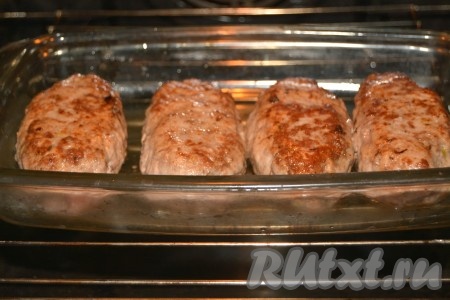 Форму отправить в заранее нагретую до 200 градусов духовку на 20-25 минут.
