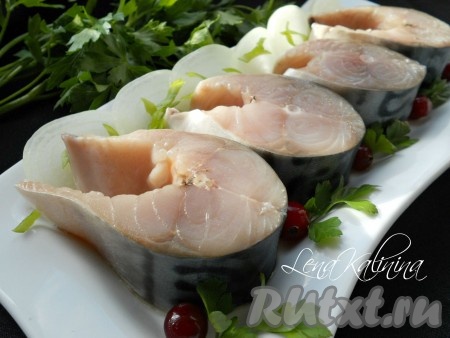 Малосольная скумбрия быстрого приготовления в рассоле кусочками