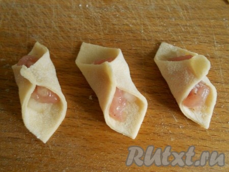 Соединить сначала два противоположных конца теста.