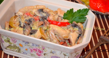 Курица с шампиньонами в сливках