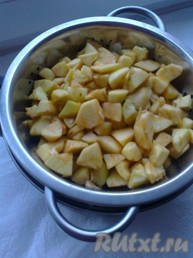 Сложить в дуршлаг.