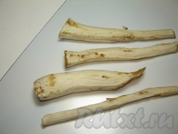 Очищенные корни хрена