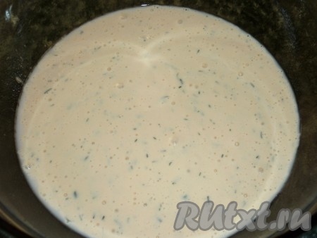 и нарезанный мелко укроп, хорошо перемешать.