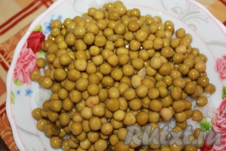 Добавляем банку горошка.
