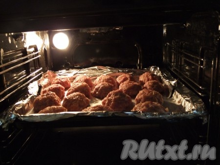 Выпекаем "ленивые" голубцы при температуре 160 градусов около 30 минут (до готовности мяса).
