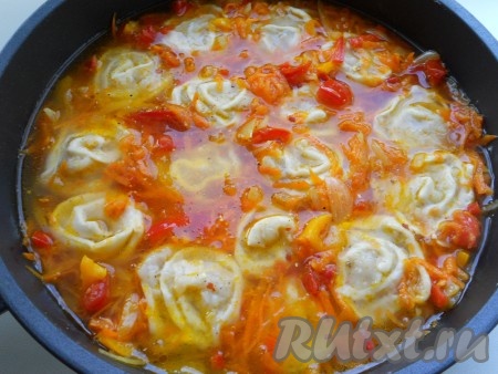 Влить воду.