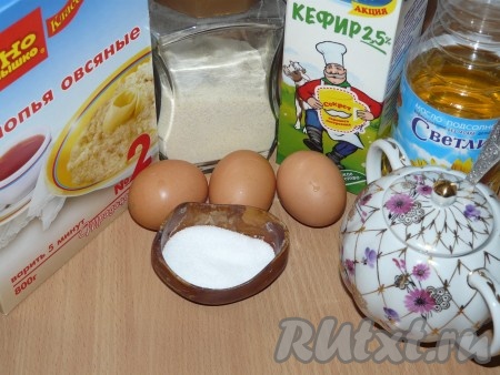 Подготовить продукты для приготовления манно-овсяных блинов.