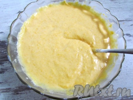 Оставьте тесто "отдохнуть" на 5-7 минут. 