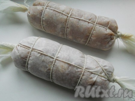 Плотно свернуть пергамент "конфеткой", перевязать шпагатом или толстыми нитками.