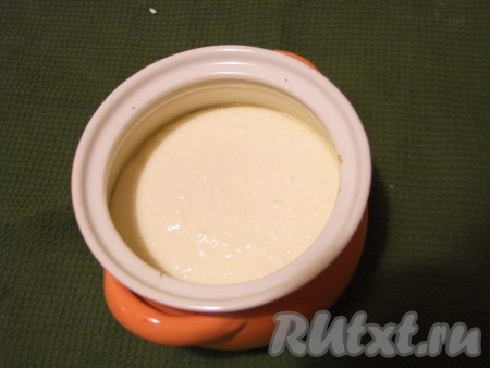 После этого посыпаем наше Чудо хлопьями - и еще 7 минут в духовке.