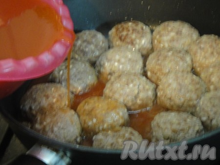 и вылила на мясные ежики.