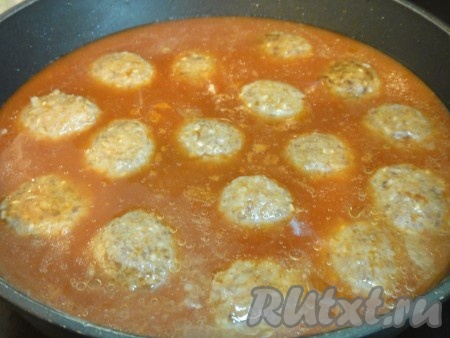 и вылила на мясные ежики.