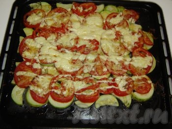 Готовые кабачки с помидорами