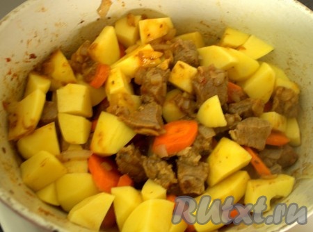 Затем положила картофель.