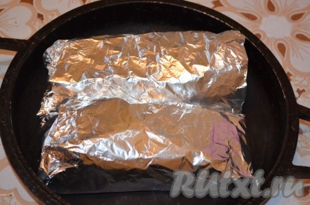 Завернуть фольгу плотно.