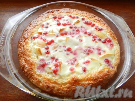 Выпекать творожный пирог с грушовой начинкой в разогретой до 180 градусов духовке в течение 40-45 минут.
